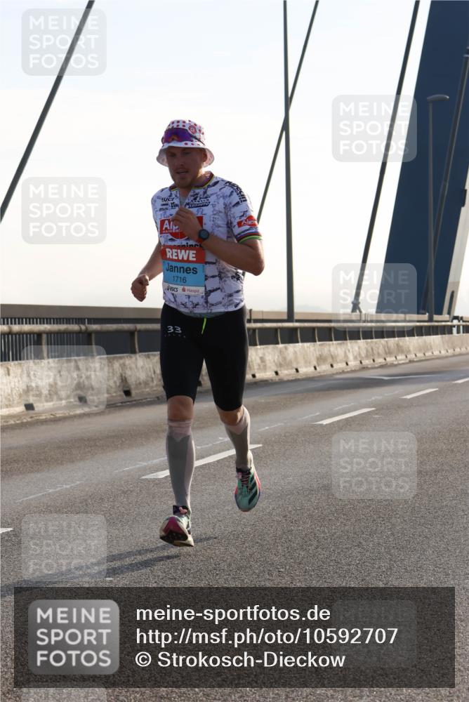 03.10.2026 - Köhlbrandbrückenlauf Strokosch-Dieckow http://msf.ph/oto/10592707 03.10.2026 09:18:30 Position 1 1716, 33 meine-sportfotos.de
