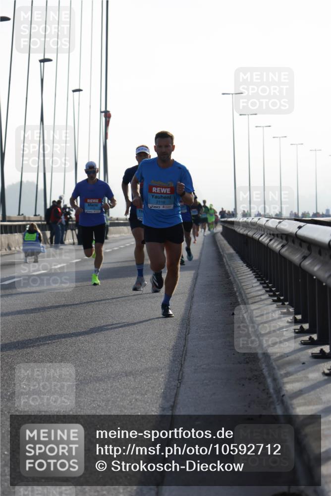 03.10.2026 - Köhlbrandbrückenlauf Strokosch-Dieckow http://msf.ph/oto/10592712 03.10.2026 09:18:39 Position 1 4, 2116 meine-sportfotos.de