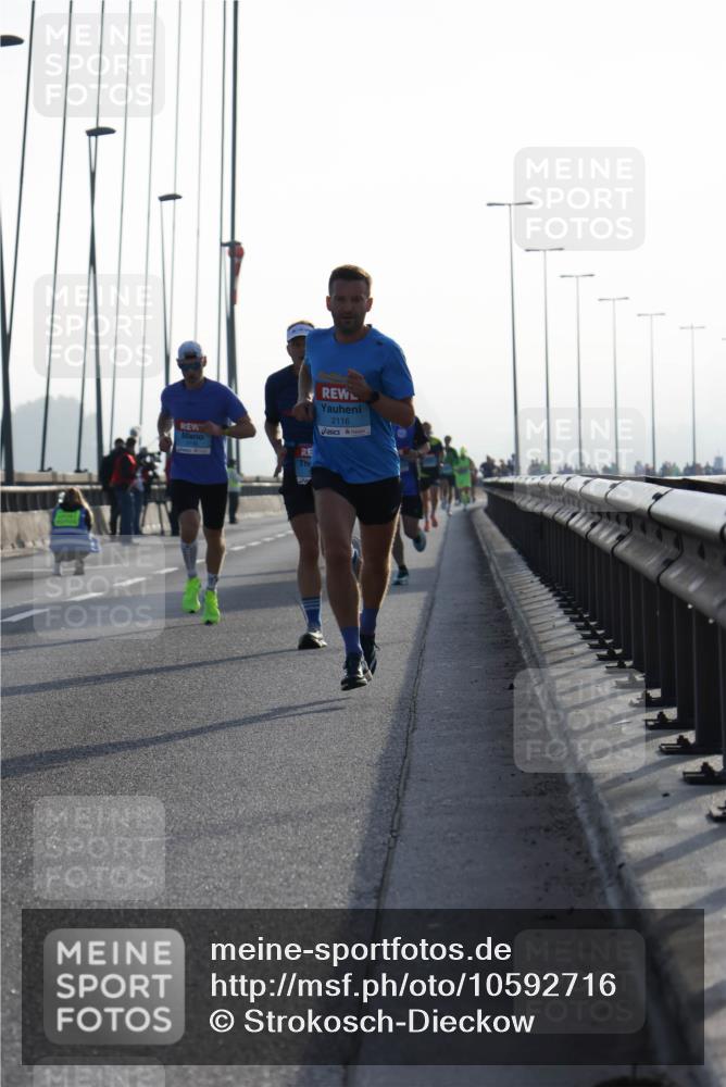 03.10.2026 - Köhlbrandbrückenlauf Strokosch-Dieckow http://msf.ph/oto/10592716 03.10.2026 09:18:39 Position 1 2116 meine-sportfotos.de