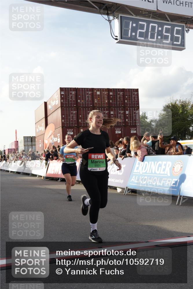 03.10.2026 - Köhlbrandbrückenlauf Yannick Fuchs http://msf.ph/oto/10592719 03.10.2026 16:20:56 Ziel 7336, 7519, 7704, 7791, 8250, 8364, 8564, 8581, 8727, 9226, 9501, 9593 meine-sportfotos.de
