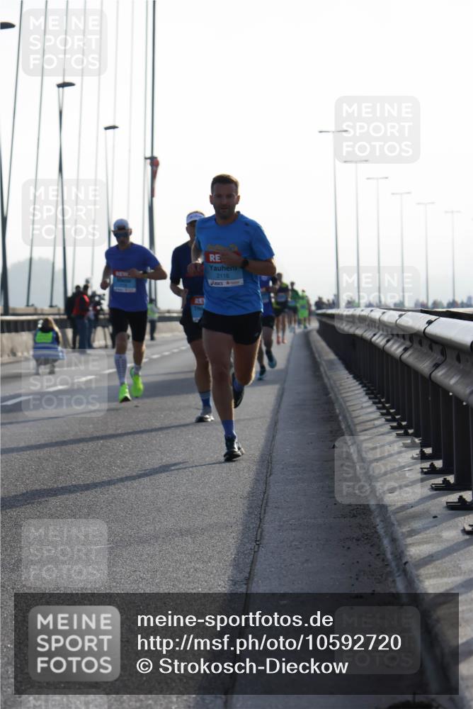 03.10.2026 - Köhlbrandbrückenlauf Strokosch-Dieckow http://msf.ph/oto/10592720 03.10.2026 09:18:39 Position 1 2116 meine-sportfotos.de