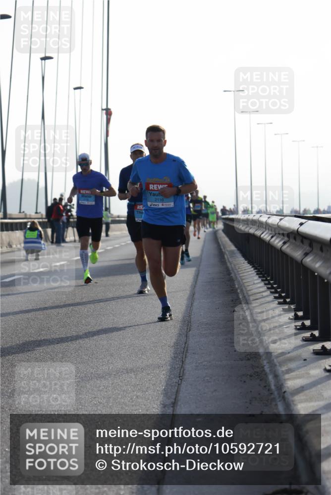 03.10.2026 - Köhlbrandbrückenlauf Strokosch-Dieckow http://msf.ph/oto/10592721 03.10.2026 09:18:39 Position 1 4, 2116 meine-sportfotos.de