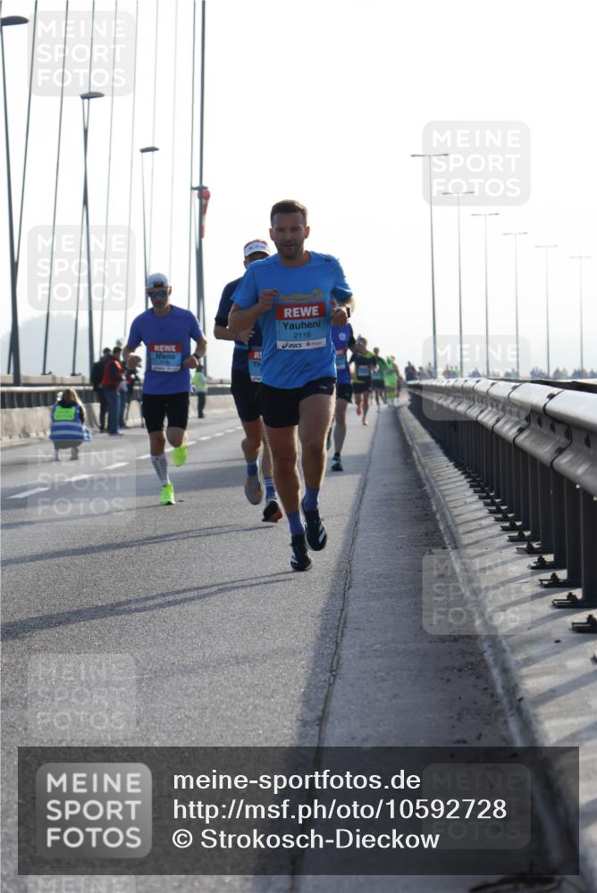 03.10.2026 - Köhlbrandbrückenlauf Strokosch-Dieckow http://msf.ph/oto/10592728 03.10.2026 09:18:39 Position 1 4, 2116 meine-sportfotos.de