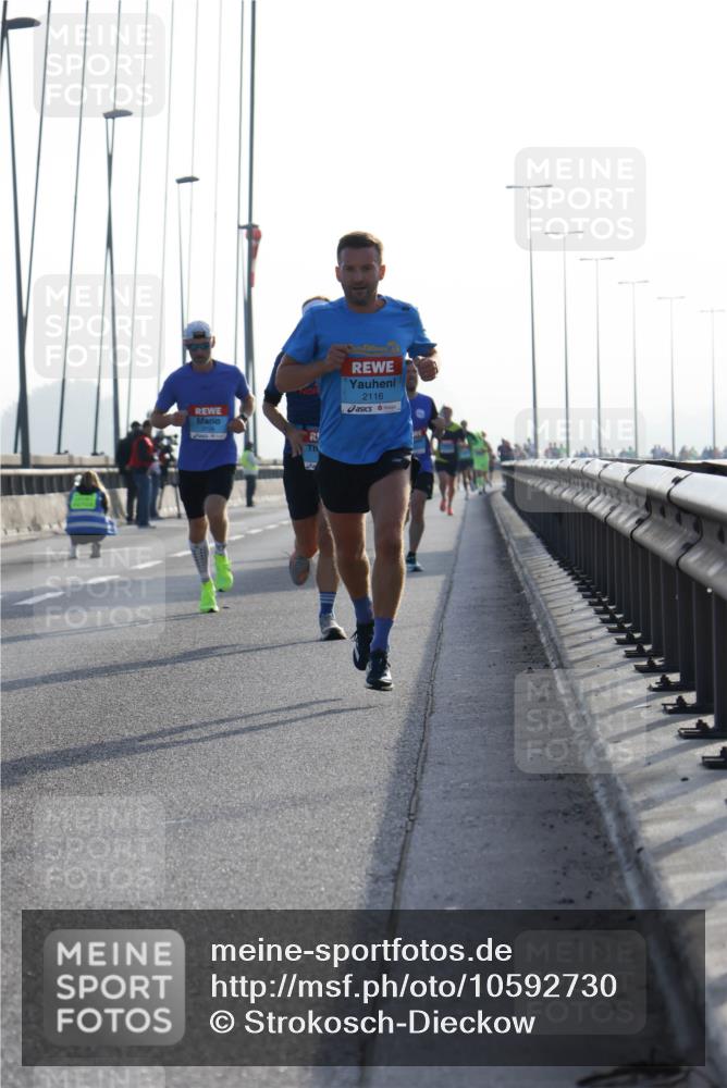 03.10.2026 - Köhlbrandbrückenlauf Strokosch-Dieckow http://msf.ph/oto/10592730 03.10.2026 09:18:40 Position 1 4, 2116 meine-sportfotos.de