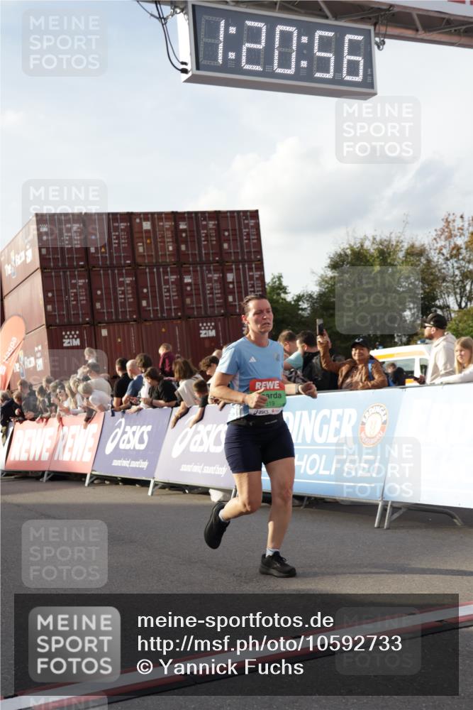 03.10.2026 - Köhlbrandbrückenlauf Yannick Fuchs http://msf.ph/oto/10592733 03.10.2026 16:20:57 Ziel 7336, 7519, 7704, 7711, 7791, 8364, 8564, 8581, 9226, 9501, 9593 meine-sportfotos.de