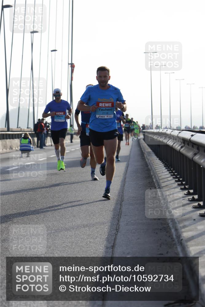 03.10.2026 - Köhlbrandbrückenlauf Strokosch-Dieckow http://msf.ph/oto/10592734 03.10.2026 09:18:40 Position 1 4, 2116 meine-sportfotos.de