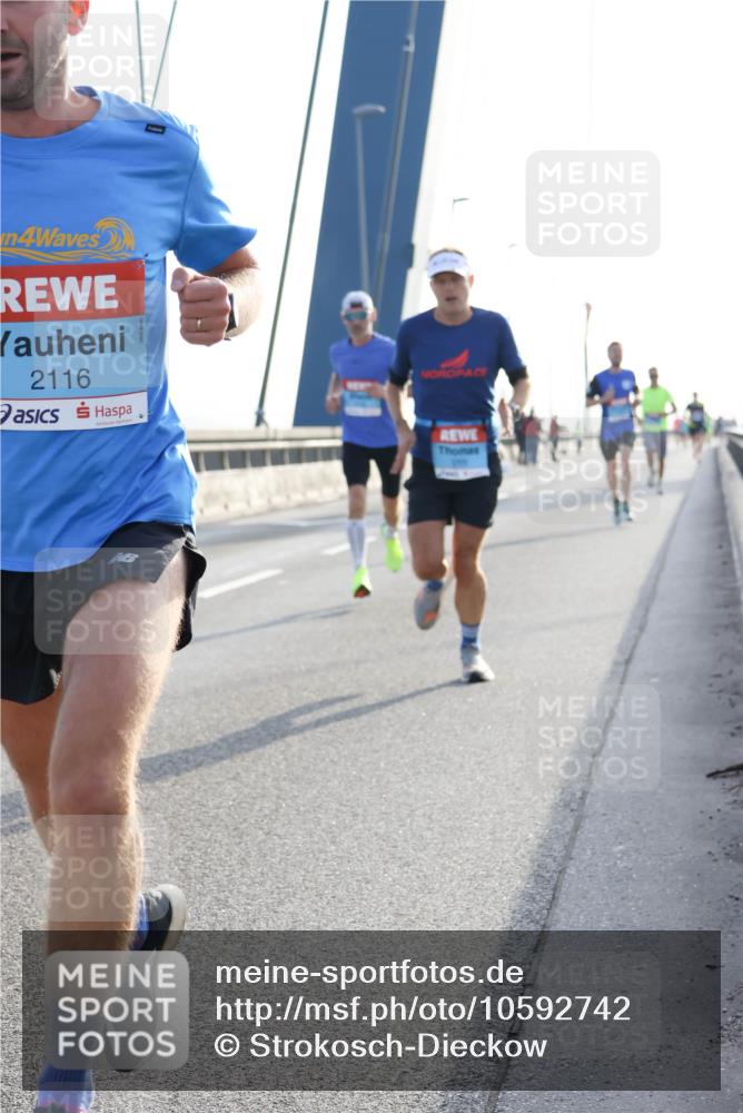 03.10.2026 - Köhlbrandbrückenlauf Strokosch-Dieckow http://msf.ph/oto/10592742 03.10.2026 09:18:44 Position 1 4, 2116 meine-sportfotos.de
