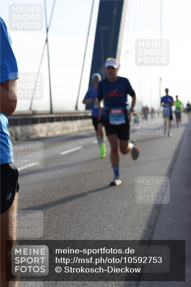 03.10.2026 - Köhlbrandbrückenlauf Strokosch-Dieckow http://msf.ph/oto/10592753 03.10.2026 09:18:44 Position 1  meine-sportfotos.de