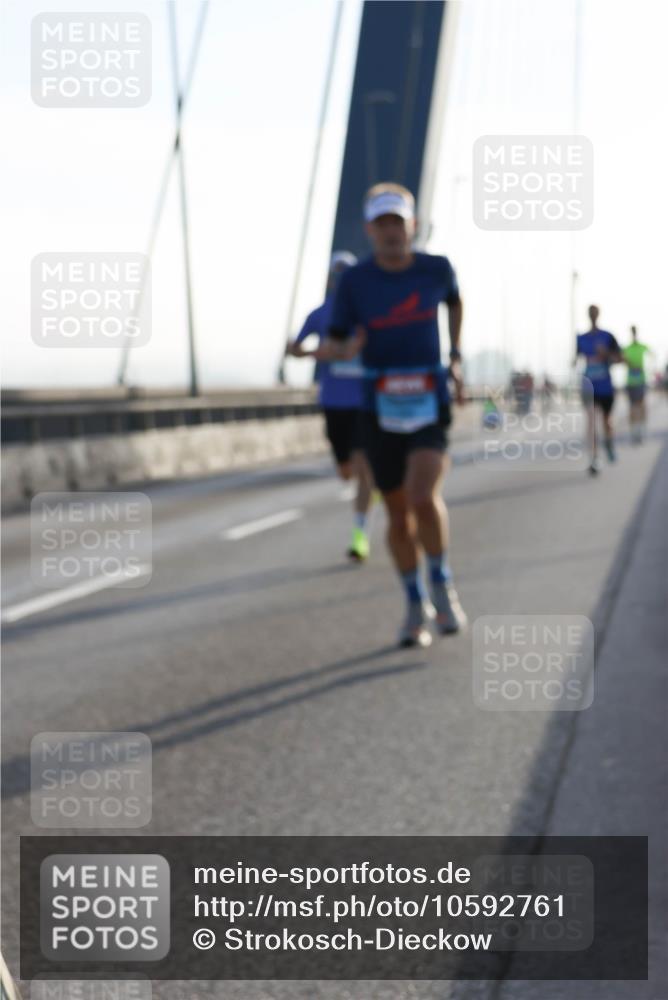 03.10.2026 - Köhlbrandbrückenlauf Strokosch-Dieckow http://msf.ph/oto/10592761 03.10.2026 09:18:44 Position 1  meine-sportfotos.de