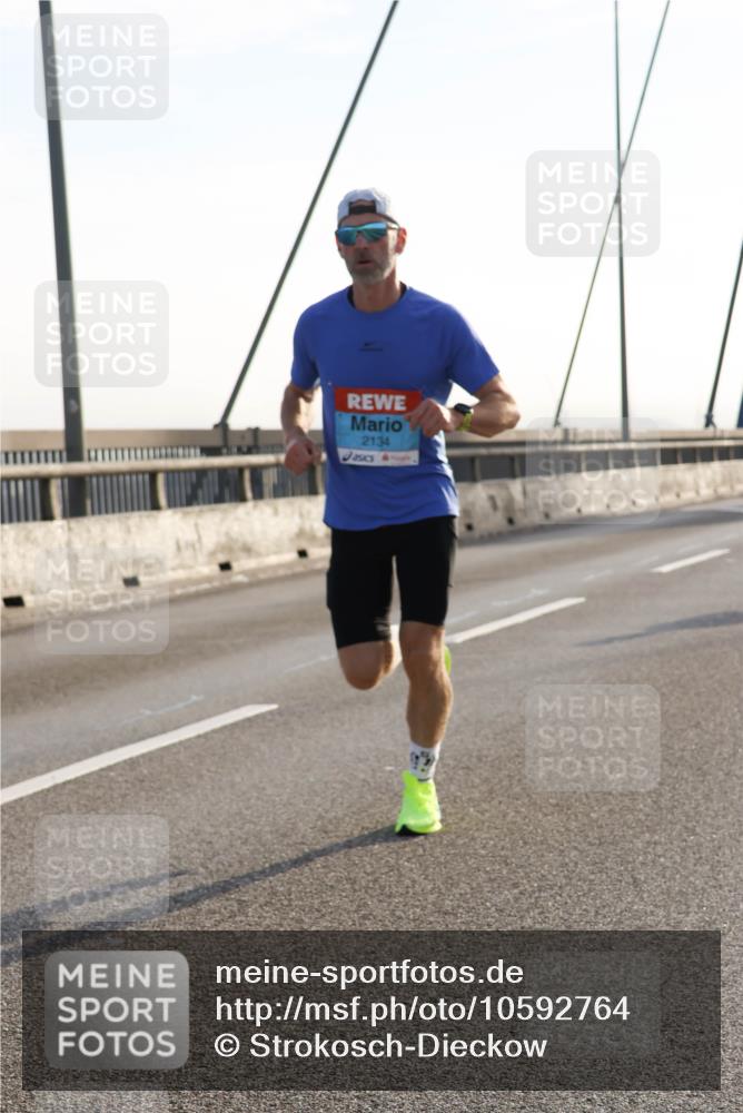 03.10.2026 - Köhlbrandbrückenlauf Strokosch-Dieckow http://msf.ph/oto/10592764 03.10.2026 09:18:46 Position 1 2134 meine-sportfotos.de