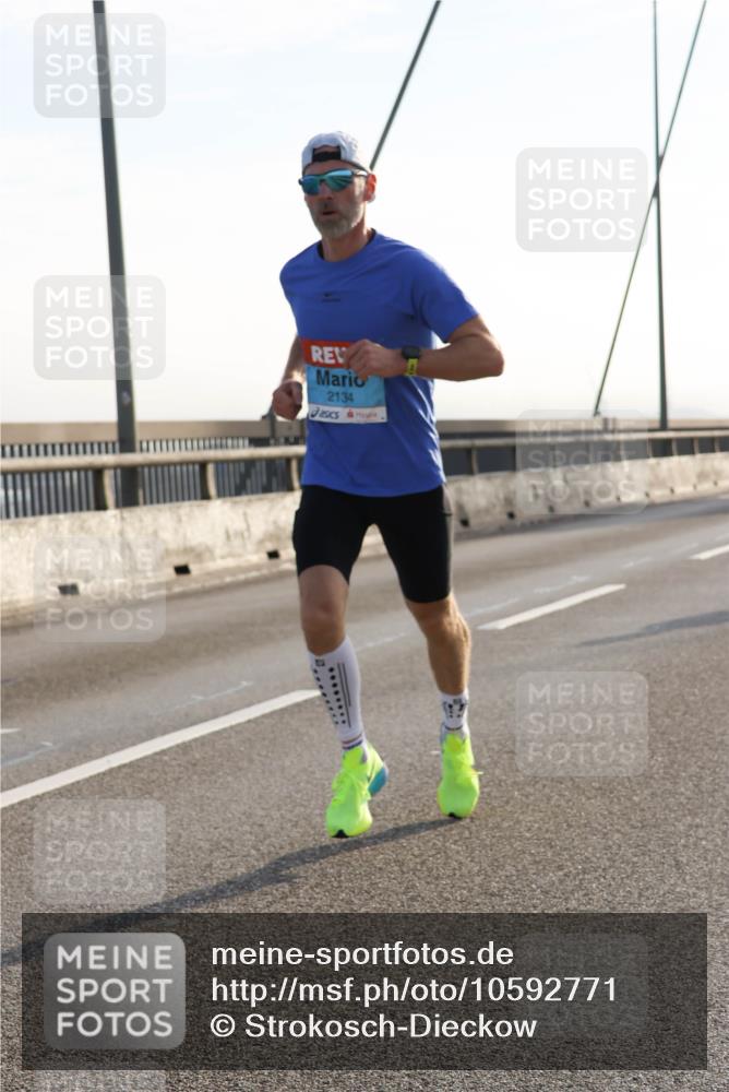 03.10.2026 - Köhlbrandbrückenlauf Strokosch-Dieckow http://msf.ph/oto/10592771 03.10.2026 09:18:46 Position 1 2134 meine-sportfotos.de