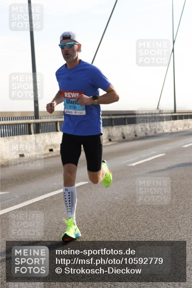 03.10.2026 - Köhlbrandbrückenlauf Strokosch-Dieckow http://msf.ph/oto/10592779 03.10.2026 09:18:46 Position 1 2134 meine-sportfotos.de