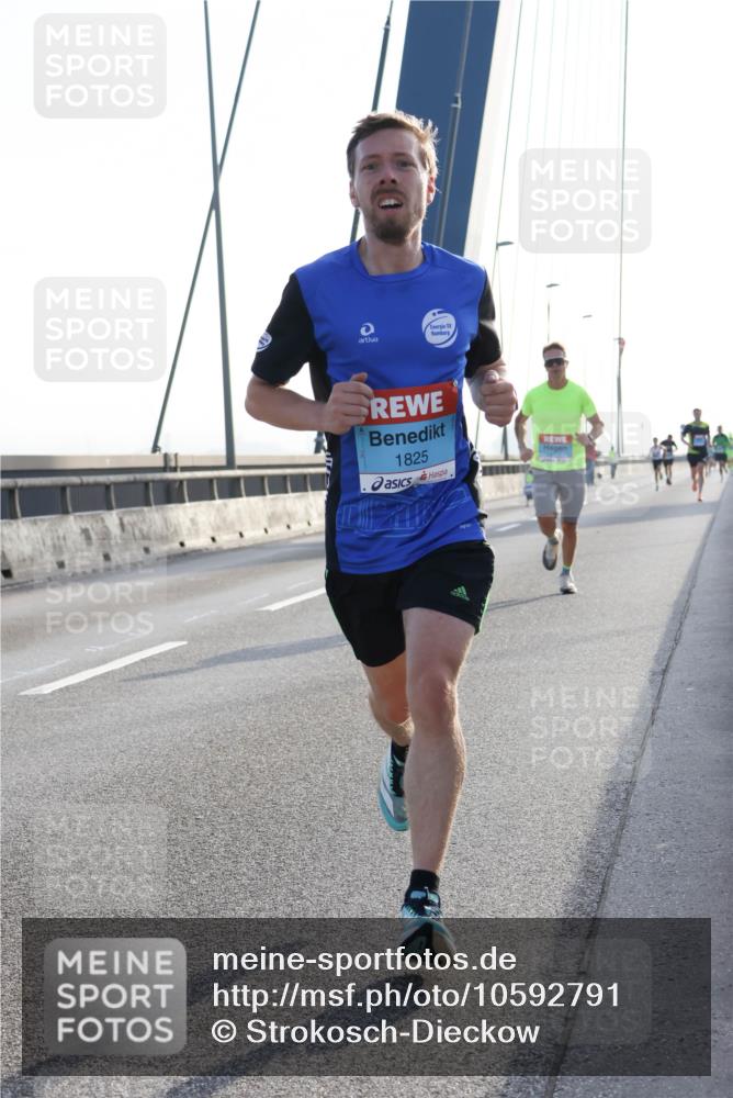 03.10.2026 - Köhlbrandbrückenlauf Strokosch-Dieckow http://msf.ph/oto/10592791 03.10.2026 09:18:49 Position 1 1825 meine-sportfotos.de