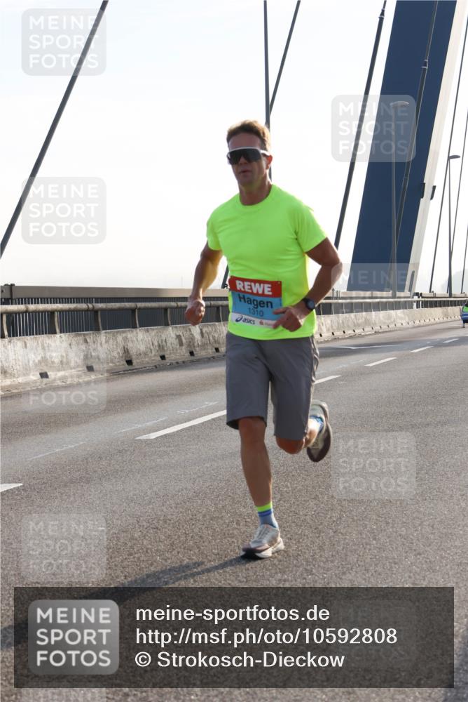 03.10.2026 - Köhlbrandbrückenlauf Strokosch-Dieckow http://msf.ph/oto/10592808 03.10.2026 09:18:52 Position 1 1310 meine-sportfotos.de