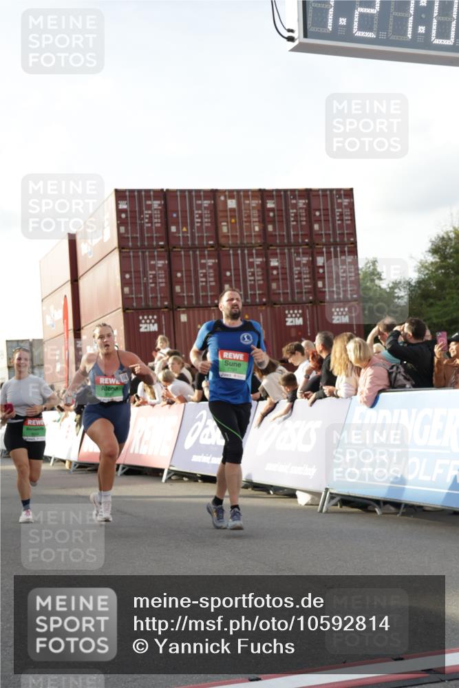 03.10.2026 - Köhlbrandbrückenlauf Yannick Fuchs http://msf.ph/oto/10592814 03.10.2026 16:21:04 Ziel 7245, 7336, 7448, 7704, 7711, 7791, 8364, 8564, 8565, 8581, 8948, 8949, 9173, 9226, 9593 meine-sportfotos.de
