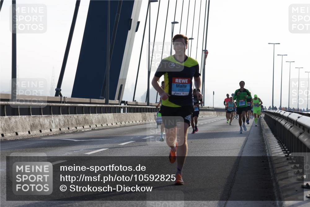 03.10.2026 - Köhlbrandbrückenlauf Strokosch-Dieckow http://msf.ph/oto/10592825 03.10.2026 09:19:00 Position 1 2117 meine-sportfotos.de
