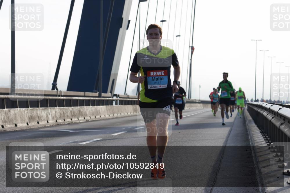 03.10.2026 - Köhlbrandbrückenlauf Strokosch-Dieckow http://msf.ph/oto/10592849 03.10.2026 09:19:00 Position 1 2117 meine-sportfotos.de