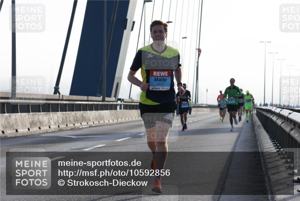 03.10.2026 - Köhlbrandbrückenlauf Strokosch-Dieckow http://msf.ph/oto/10592856 03.10.2026 09:19:00 Position 1 2117 meine-sportfotos.de