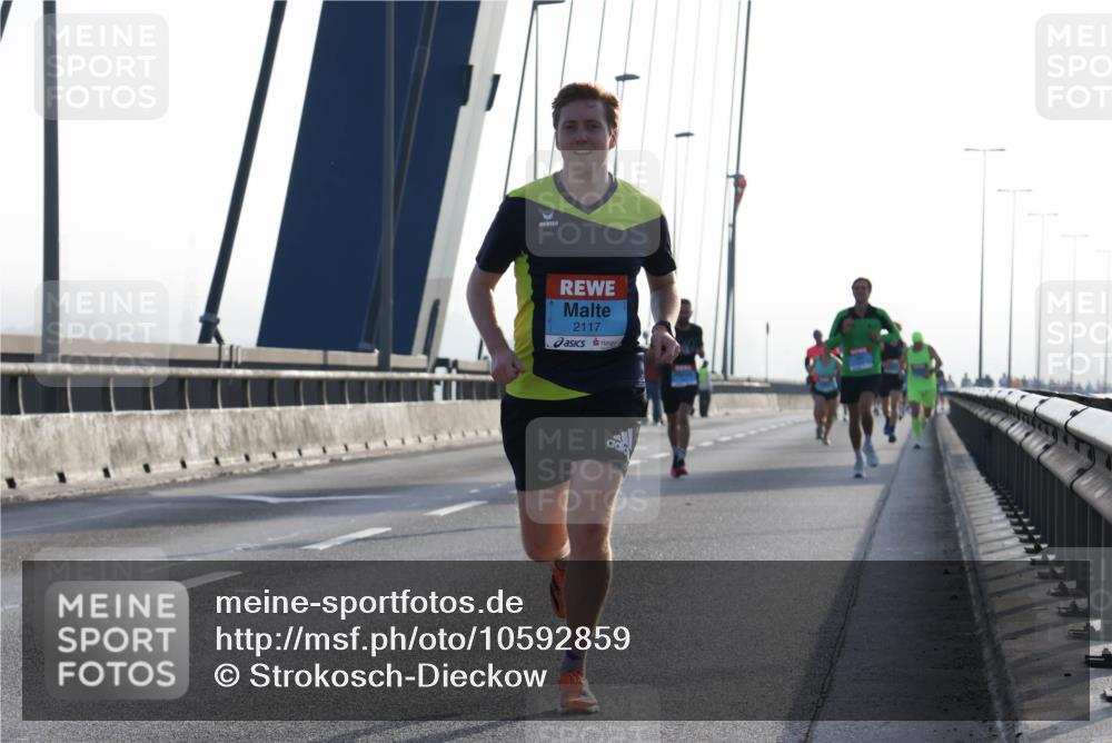 03.10.2026 - Köhlbrandbrückenlauf Strokosch-Dieckow http://msf.ph/oto/10592859 03.10.2026 09:19:00 Position 1 2117 meine-sportfotos.de