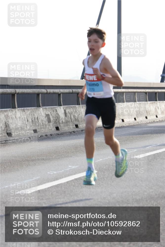 03.10.2026 - Köhlbrandbrückenlauf Strokosch-Dieckow http://msf.ph/oto/10592862 03.10.2026 09:19:05 Position 1 1170 meine-sportfotos.de