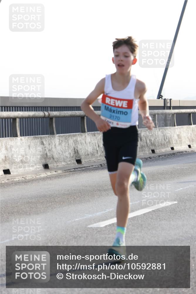 03.10.2026 - Köhlbrandbrückenlauf Strokosch-Dieckow http://msf.ph/oto/10592881 03.10.2026 09:19:05 Position 1 2170 meine-sportfotos.de