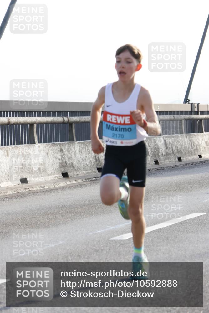03.10.2026 - Köhlbrandbrückenlauf Strokosch-Dieckow http://msf.ph/oto/10592888 03.10.2026 09:19:06 Position 1 2170 meine-sportfotos.de