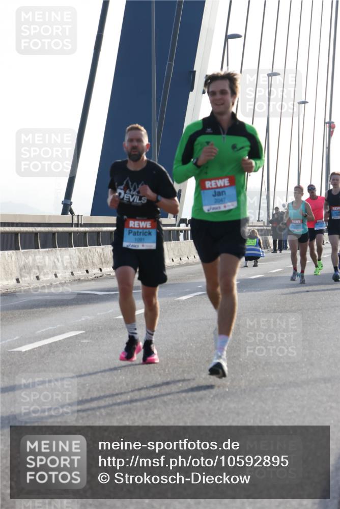03.10.2026 - Köhlbrandbrückenlauf Strokosch-Dieckow http://msf.ph/oto/10592895 03.10.2026 09:19:08 Position 1 666, 1091, 2047 meine-sportfotos.de