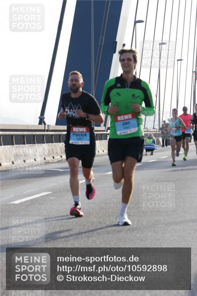03.10.2026 - Köhlbrandbrückenlauf Strokosch-Dieckow http://msf.ph/oto/10592898 03.10.2026 09:19:08 Position 1 66, 1091, 2047 meine-sportfotos.de