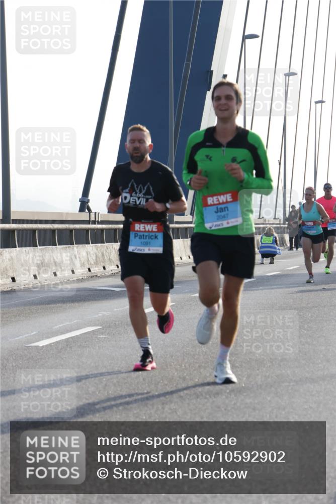 03.10.2026 - Köhlbrandbrückenlauf Strokosch-Dieckow http://msf.ph/oto/10592902 03.10.2026 09:19:08 Position 1 6, 66, 1091, 2047 meine-sportfotos.de
