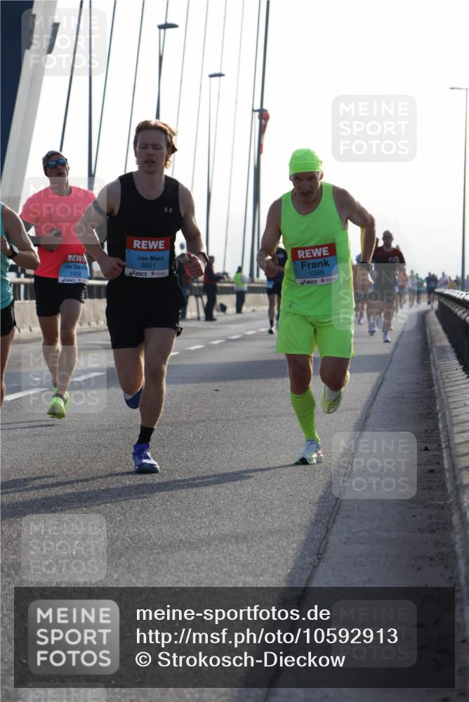 03.10.2026 - Köhlbrandbrückenlauf Strokosch-Dieckow http://msf.ph/oto/10592913 03.10.2026 09:19:13 Position 1 1939, 3801, 1265 meine-sportfotos.de
