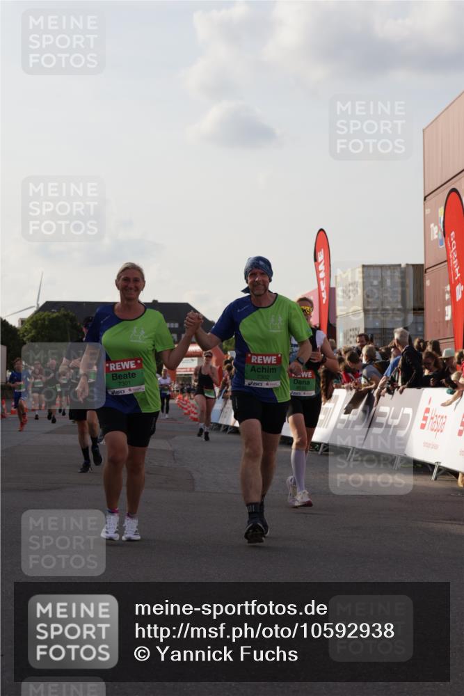 03.10.2026 - Köhlbrandbrückenlauf Yannick Fuchs http://msf.ph/oto/10592938 03.10.2026 16:21:14 Ziel 7245, 7301, 7302, 7341, 7448, 8535, 8812, 8821, 8948, 8949, 9173, 9188 meine-sportfotos.de