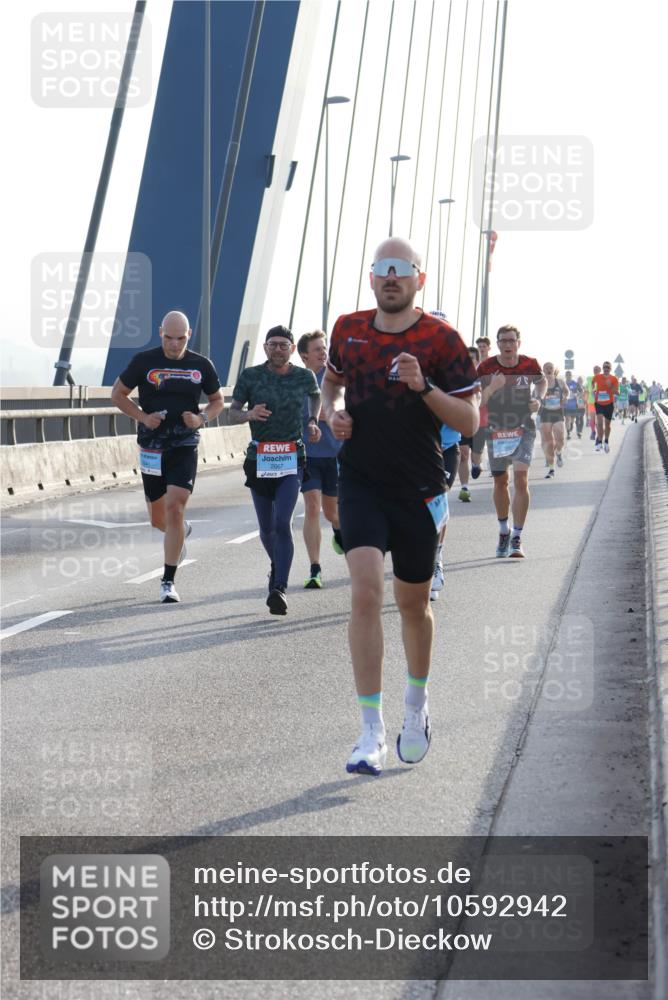 03.10.2026 - Köhlbrandbrückenlauf Strokosch-Dieckow http://msf.ph/oto/10592942 03.10.2026 09:19:25 Position 1 2067 meine-sportfotos.de