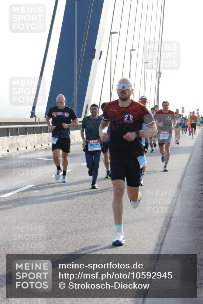 03.10.2026 - Köhlbrandbrückenlauf Strokosch-Dieckow http://msf.ph/oto/10592945 03.10.2026 09:19:26 Position 1 2067, 2 meine-sportfotos.de