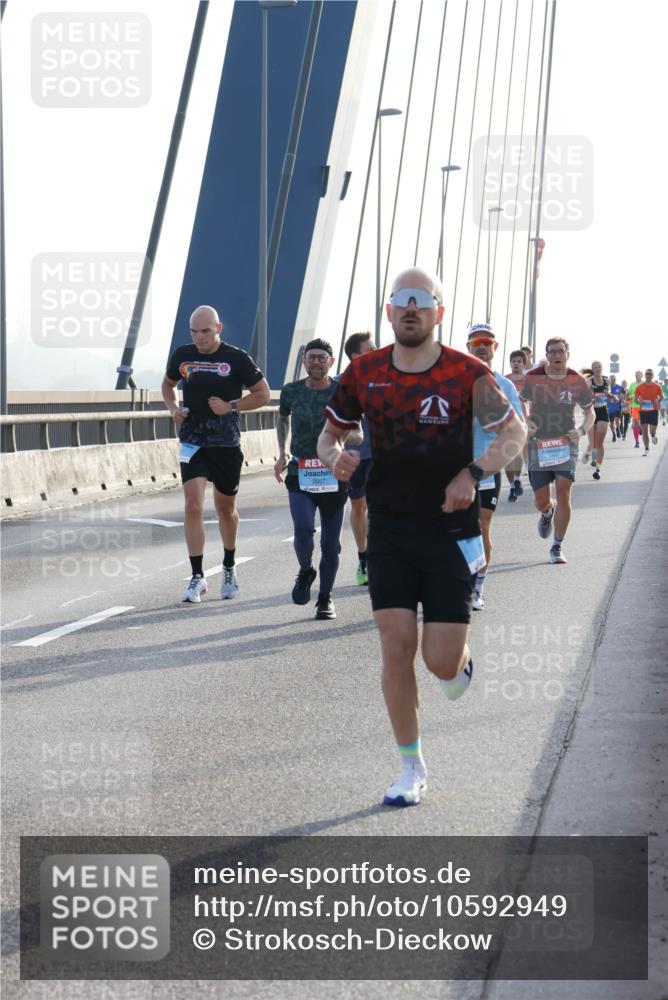 03.10.2026 - Köhlbrandbrückenlauf Strokosch-Dieckow http://msf.ph/oto/10592949 03.10.2026 09:19:26 Position 1 2 meine-sportfotos.de