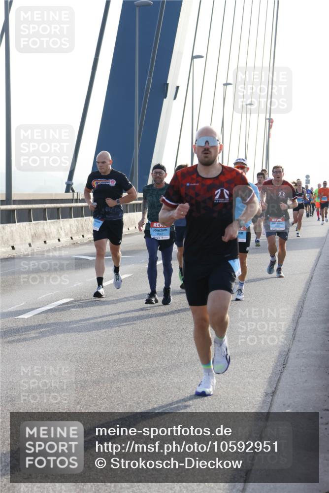 03.10.2026 - Köhlbrandbrückenlauf Strokosch-Dieckow http://msf.ph/oto/10592951 03.10.2026 09:19:26 Position 1 2067 meine-sportfotos.de