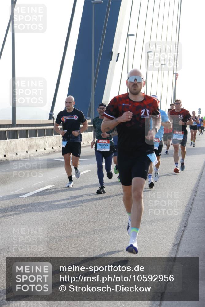 03.10.2026 - Köhlbrandbrückenlauf Strokosch-Dieckow http://msf.ph/oto/10592956 03.10.2026 09:19:26 Position 1 2067 meine-sportfotos.de