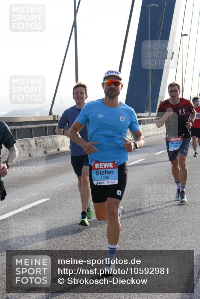 03.10.2026 - Köhlbrandbrückenlauf Strokosch-Dieckow http://msf.ph/oto/10592981 03.10.2026 09:19:29 Position 1 2, 1260, 1097 meine-sportfotos.de
