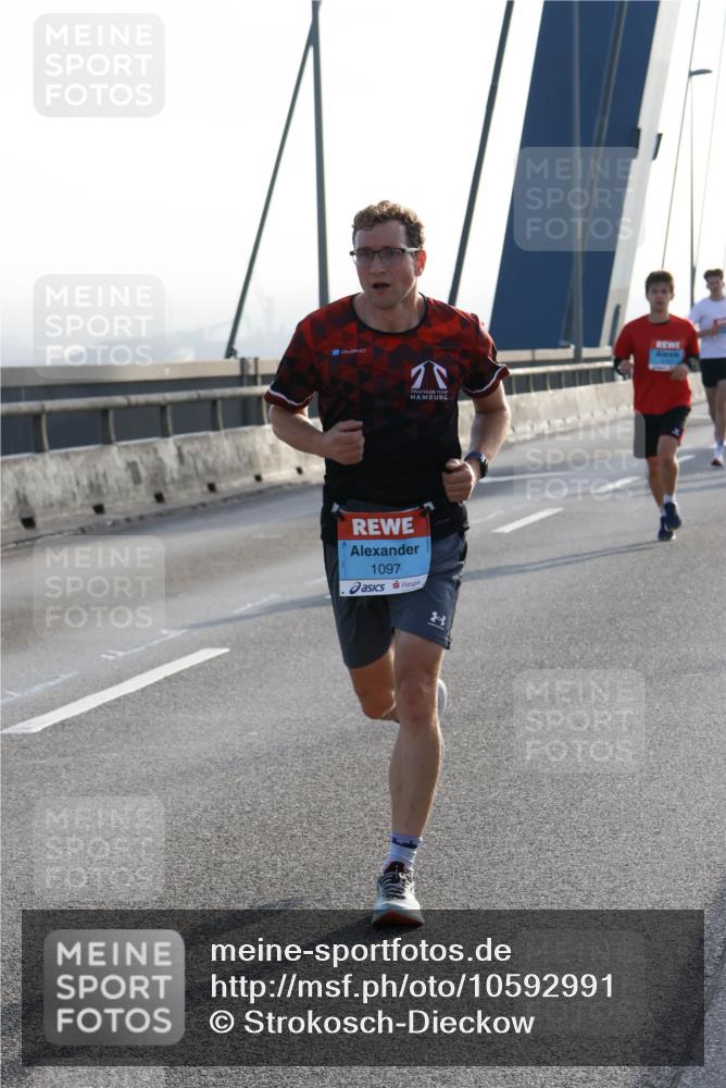 03.10.2026 - Köhlbrandbrückenlauf Strokosch-Dieckow http://msf.ph/oto/10592991 03.10.2026 09:19:31 Position 1 1097 meine-sportfotos.de