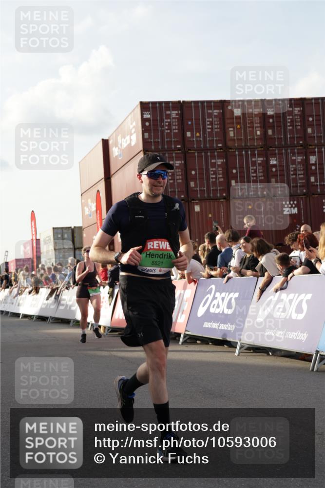 03.10.2026 - Köhlbrandbrückenlauf Yannick Fuchs http://msf.ph/oto/10593006 03.10.2026 16:21:20 Ziel 4109, 7301, 7302, 7341, 7773, 7902, 7903, 8015, 8535, 8546, 8806, 8812, 8821, 8849, 9188 meine-sportfotos.de