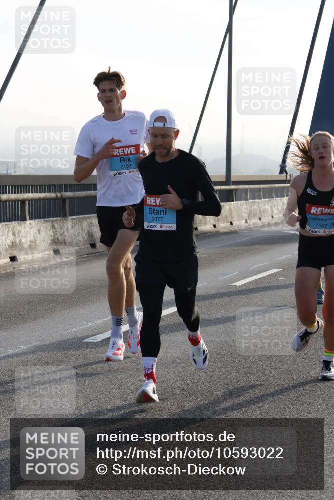 03.10.2026 - Köhlbrandbrückenlauf Strokosch-Dieckow http://msf.ph/oto/10593022 03.10.2026 09:19:37 Position 1 94, 2183, 2077, 1507 meine-sportfotos.de