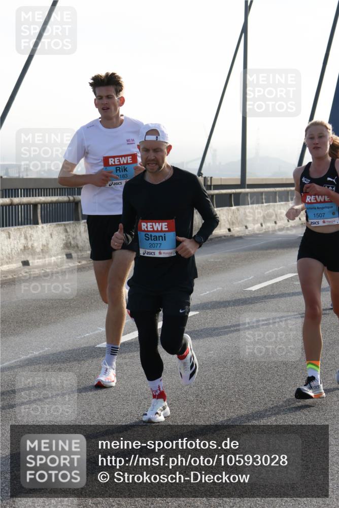 03.10.2026 - Köhlbrandbrückenlauf Strokosch-Dieckow http://msf.ph/oto/10593028 03.10.2026 09:19:38 Position 1 94, 183, 2077, 1507 meine-sportfotos.de