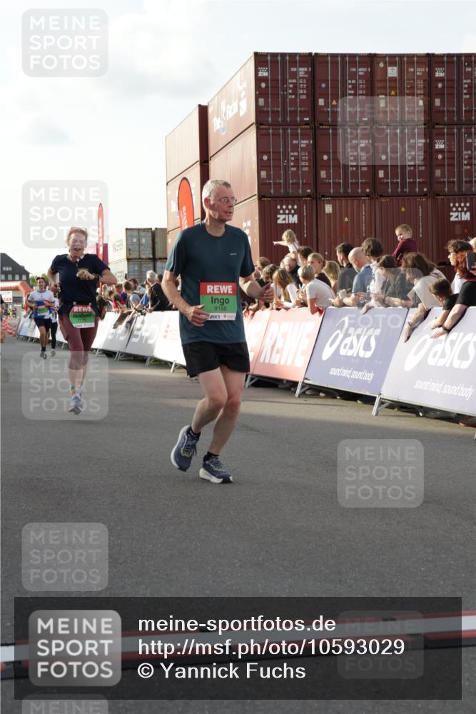 03.10.2026 - Köhlbrandbrückenlauf Yannick Fuchs http://msf.ph/oto/10593029 03.10.2026 16:21:23 Ziel 4109, 7341, 7773, 7902, 7903, 8015, 8535, 8546, 8806, 8812, 8821, 8849, 9188 meine-sportfotos.de