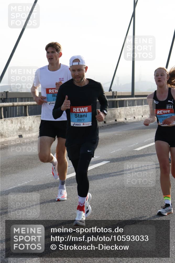 03.10.2026 - Köhlbrandbrückenlauf Strokosch-Dieckow http://msf.ph/oto/10593033 03.10.2026 09:19:38 Position 1 94, 21, 2077 meine-sportfotos.de