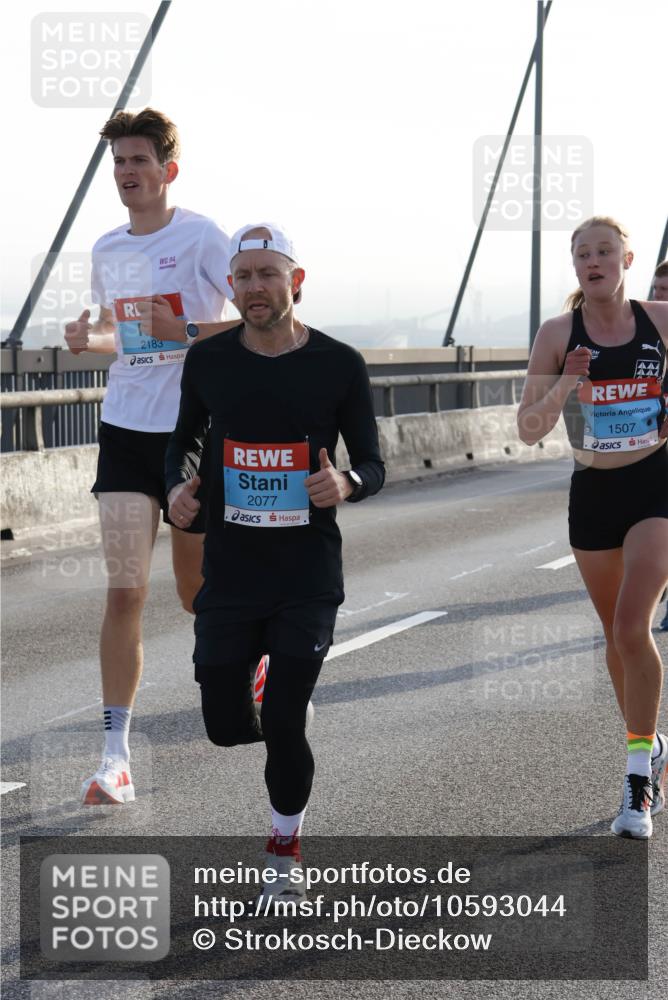 03.10.2026 - Köhlbrandbrückenlauf Strokosch-Dieckow http://msf.ph/oto/10593044 03.10.2026 09:19:38 Position 1 2183, 2077, 1507 meine-sportfotos.de