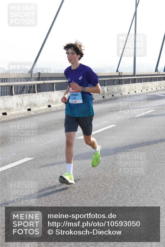03.10.2026 - Köhlbrandbrückenlauf Strokosch-Dieckow http://msf.ph/oto/10593050 03.10.2026 09:19:41 Position 1 288 meine-sportfotos.de