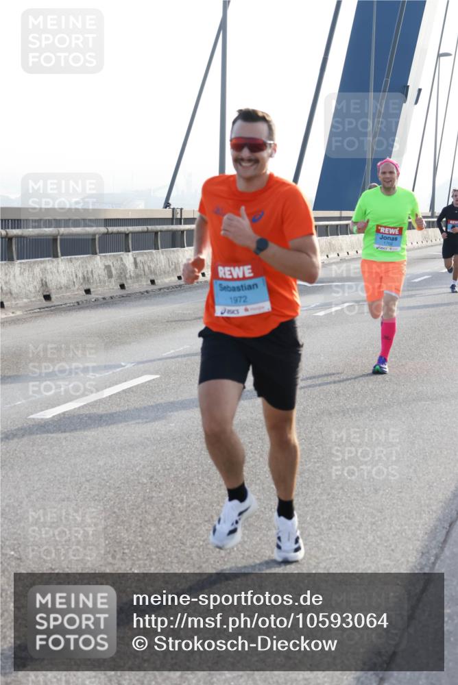 03.10.2026 - Köhlbrandbrückenlauf Strokosch-Dieckow http://msf.ph/oto/10593064 03.10.2026 09:19:43 Position 1 1972 meine-sportfotos.de