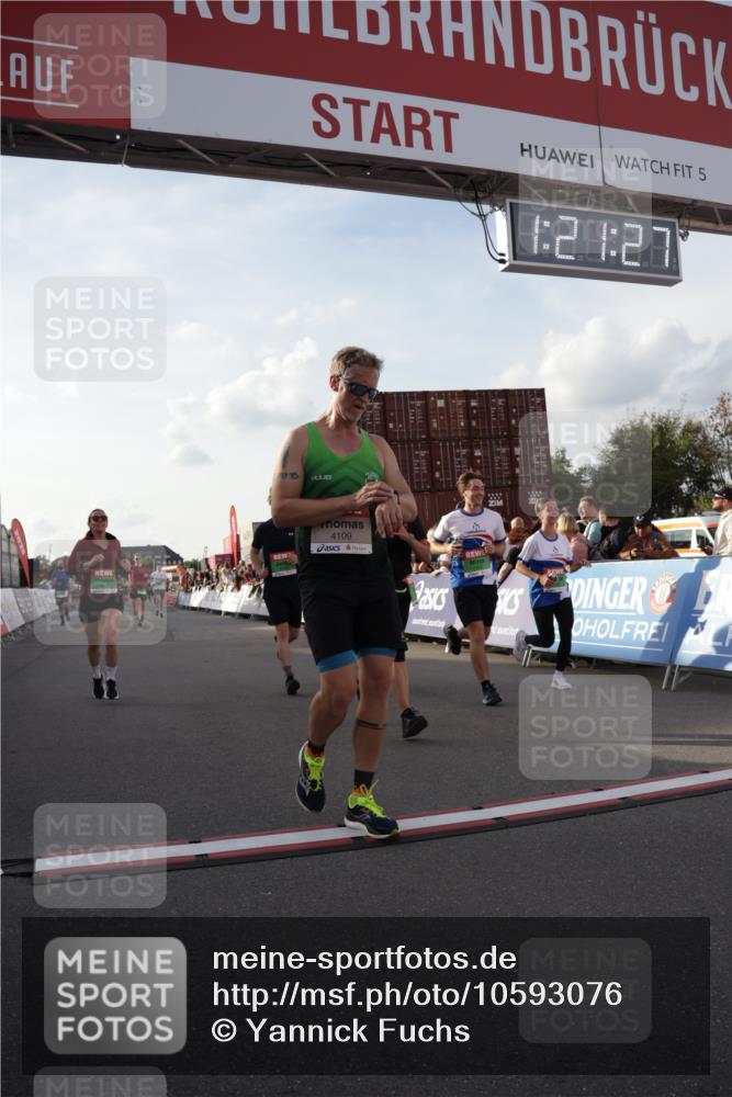 03.10.2026 - Köhlbrandbrückenlauf Yannick Fuchs http://msf.ph/oto/10593076 03.10.2026 16:21:27 Ziel 4109, 7341, 7469, 7470, 7773, 7902, 7903, 8015, 8546, 8728, 8806, 8812, 8842, 8849, 8895, 9188, 9394 meine-sportfotos.de