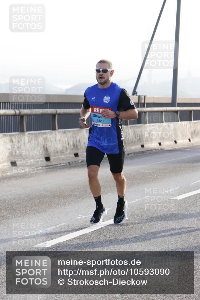 03.10.2026 - Köhlbrandbrückenlauf Strokosch-Dieckow http://msf.ph/oto/10593090 03.10.2026 09:19:48 Position 1 1823 meine-sportfotos.de