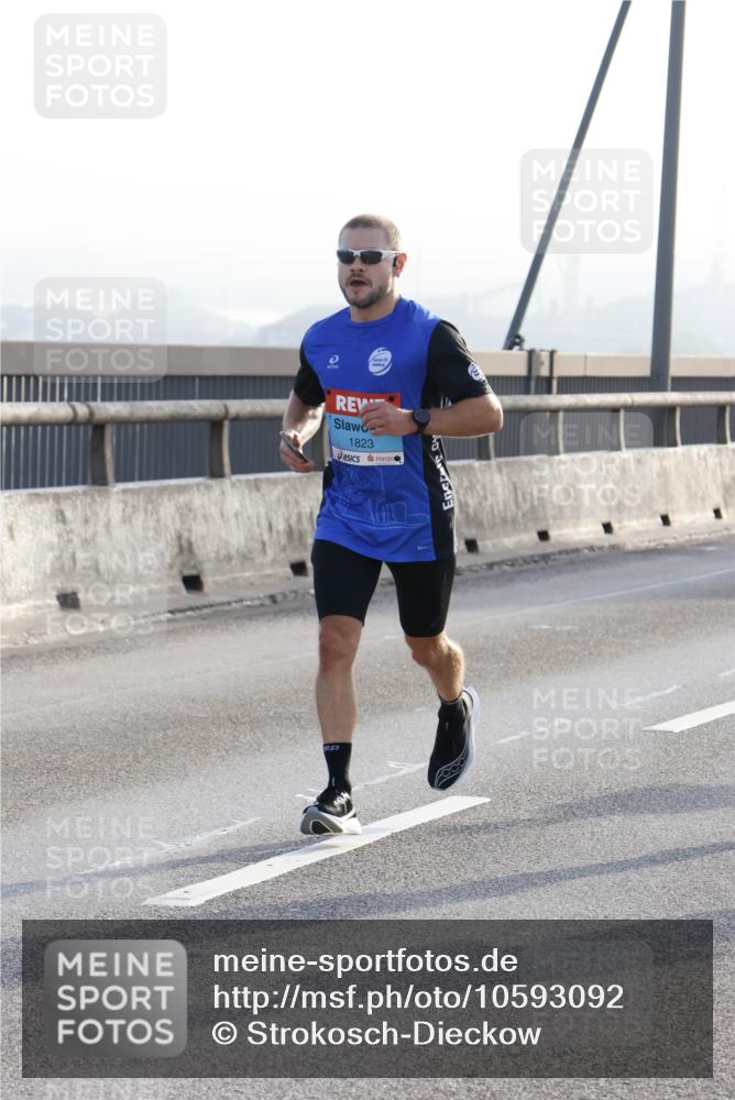 03.10.2026 - Köhlbrandbrückenlauf Strokosch-Dieckow http://msf.ph/oto/10593092 03.10.2026 09:19:48 Position 1 1823 meine-sportfotos.de