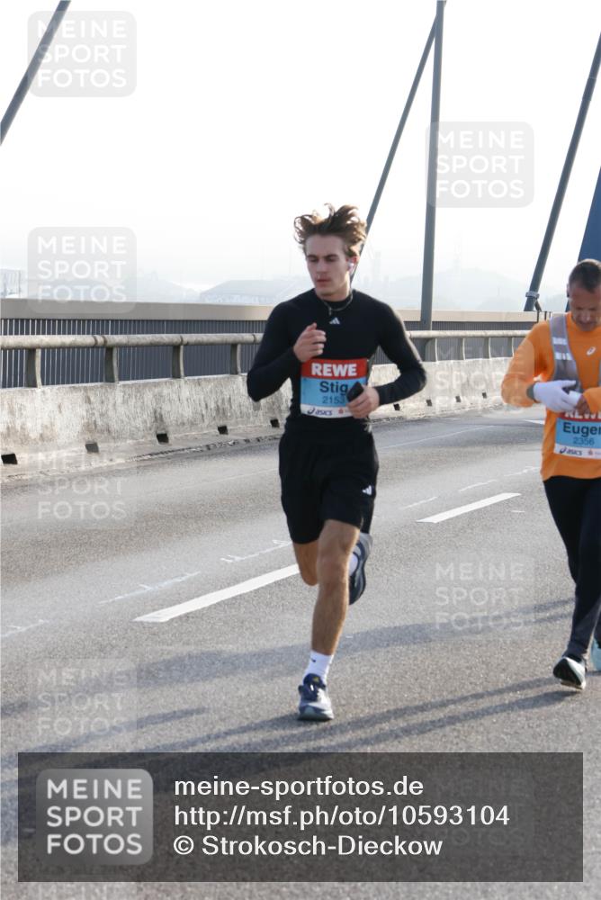 03.10.2026 - Köhlbrandbrückenlauf Strokosch-Dieckow http://msf.ph/oto/10593104 03.10.2026 09:19:49 Position 1 2153, 2356 meine-sportfotos.de